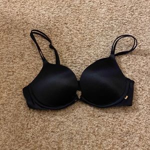 Victoria’s Secret Very Sexy Push-up, size 32B in black. Like new.